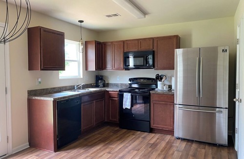 Spartanburg House | NEW! Luxury 3 bedroom home- 8 mins from downtown Spartanburg