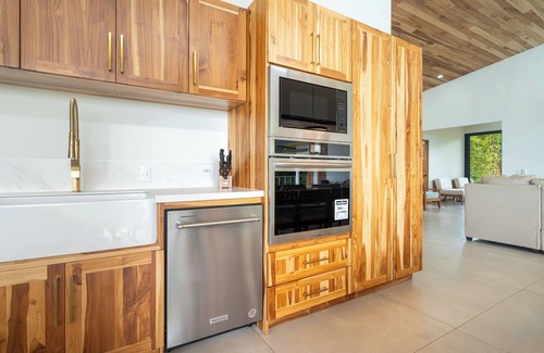 Tres Rios House | NEW! Luxury-4 Suites-Private pool-Ocean views-