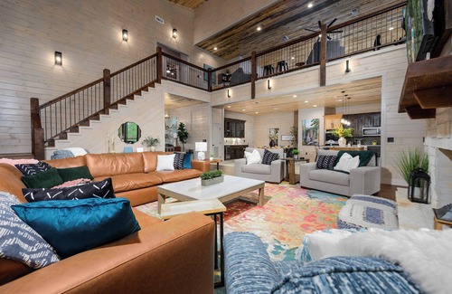 Pickens Cabin | NEW Luxury Cabin: 7 BR, Pool, Hot Tub, Sauna, Soccer, Volleyball, Sleeps 26
