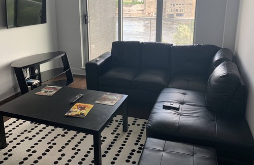 Hull House | NEW LUXURY CONDO WITH WATERFRONT/PARLIAMENT VIEWS