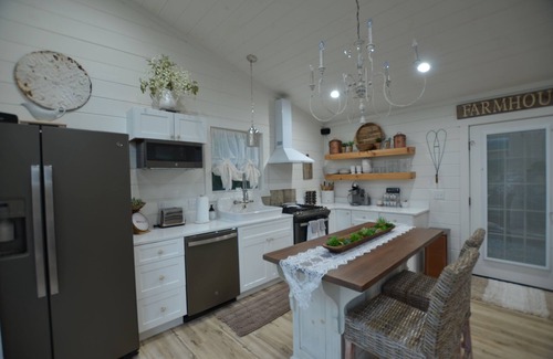 Sylva Cabin | NEW! Luxury Farmhouse Cabin in the NC Great Smoky Mountains With Sunset Views