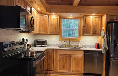 Windsor House | New Luxury Forest Lake House - Privacy & Nature