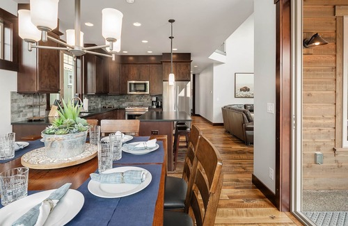 Cle Elum House | New, Luxury Home in Suncadia! Great Value * Hot Tub * Specials!