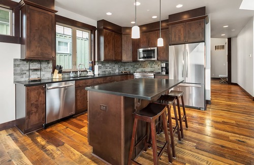 Cle Elum House | New, Luxury Home in Suncadia! Great Value * Hot Tub * Specials!