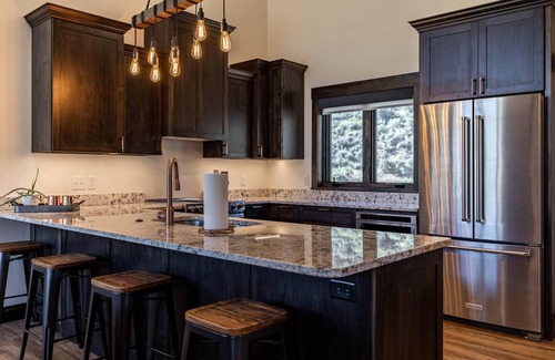 Wapiti House | New Luxury Mountain Modern Cabin Near Yellowstone