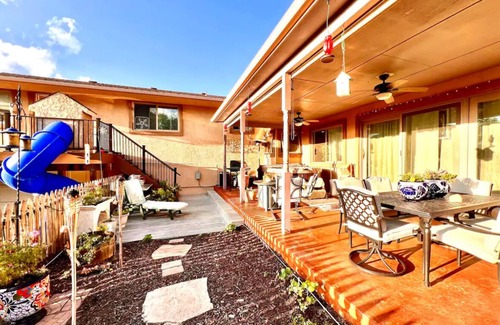 Village Seven House | New Luxury Primary Suite-TWO King Beds-Wraparound Deck-Mountain Views-Hot Tub