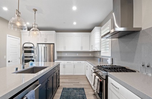 Serra Mesa House | NEW Luxury Townhouse w/Rooftop Deck