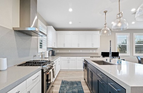 Serra Mesa House | NEW Luxury Townhouse w/Rooftop Deck