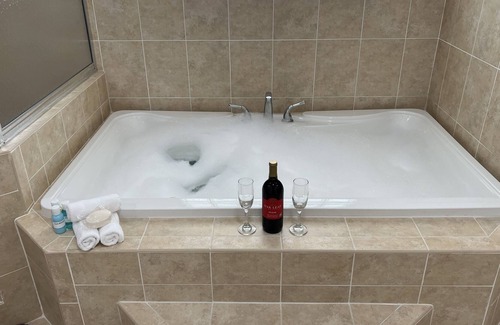 Richmond West House | NEW LUXURY VACATION DREAM RENTAL- SLEEPS 15!