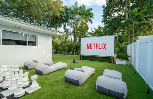 Biscayne Park Villa | New Luxury Villa Delilah Biscayne Park