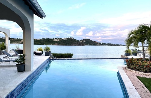 Maho House | NEW Magnificent 5 bedroom villa, with private pool and amazing lagoon view