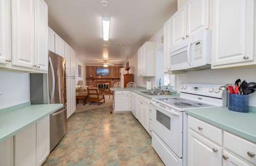 Wise House | New! Main Lake View, Pet-Friendly, Firepit, Dock