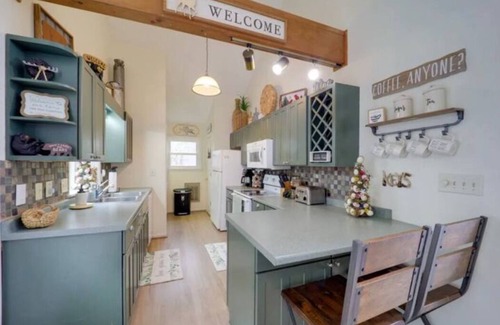 Beech Mountain House | NEW-Maple Leaf Lodge! 2min to Ski hills! Sleep12 with Fireplace