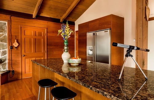 Ellenville Cabin | NEW Mid Century Expansive Hillside 4-bed nature retreat on 100+ acres