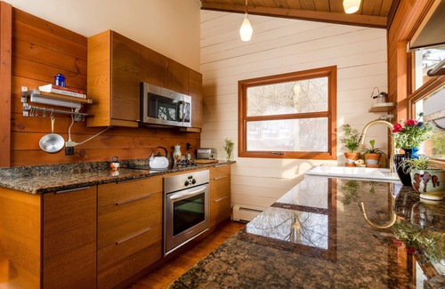 Ellenville Cabin | NEW Mid Century Expansive Hillside 4-bed nature retreat on 100+ acres