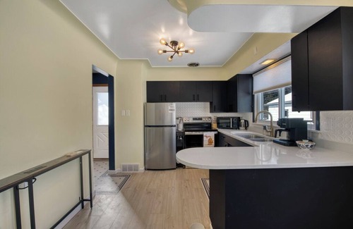 Quinnesec House | NEW! Mid-modern 2 beds with King/Queen