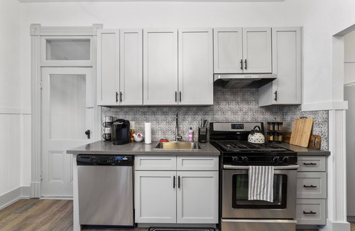 Land Park House | New/Midtown Sac/Free Parking/Coffee/Long stays welcomed