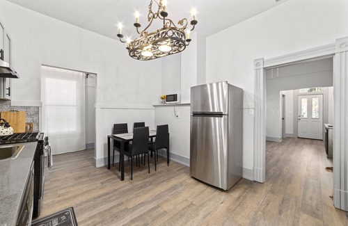 Land Park House | New/Midtown Sac/Free Parking/Coffee/Long stays welcomed
