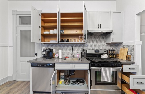 Land Park House | New/Midtown Sac/Free Parking/Coffee/Long stays welcomed