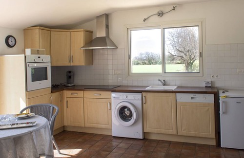 Saint-Martin-de-Crau Apartment | New mod cons et quiet T2 in Provencal farmhouse in countryside, fully equipped
