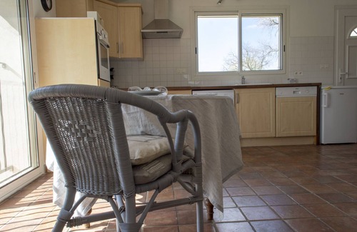 Saint-Martin-de-Crau Apartment | New mod cons et quiet T2 in Provencal farmhouse in countryside, fully equipped