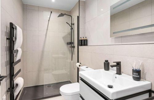 Oban Apartment | NEW! Modern 2BR Flat - Short Walk to Town