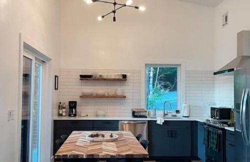 Harrison House | New Modern Cabin with Lake Access!