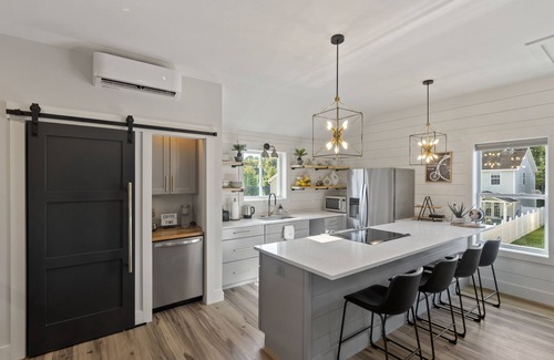 Bluffton House | NEW! Modern cottage and perfect location!