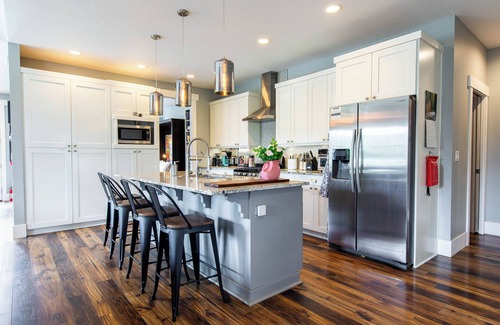 South Gateway House | NEW! Modern Farmhouse - Sauna, Projector, 10ppl, EV Charger!