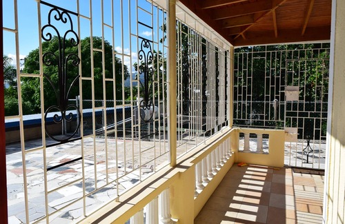 Norbrook Apartment | New Modern First Floor Flat , Large private balcony