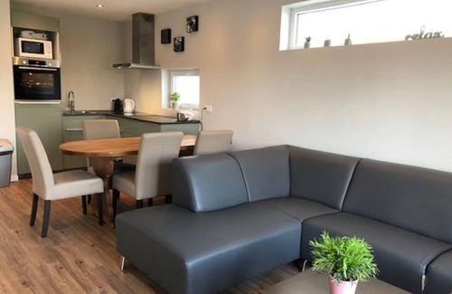 Heinkenszand House | New modern holiday home in a quiet park