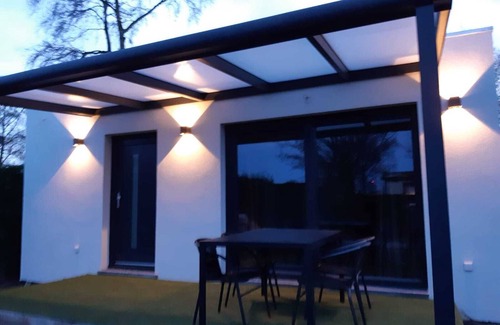 Heinkenszand House | New modern holiday home in a quiet park
