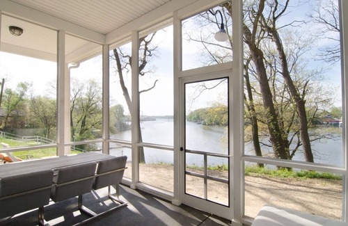 Monticello House | NEW modern lake house + apt for 15: HOT TUB, beach, firepit, playground, games!