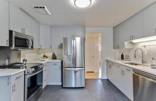 Murray House | NEW! Modern Mountain SKI, 5BR Getaway w/Game Room