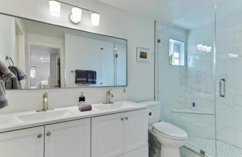 Murray House | NEW! Modern Mountain SKI, 5BR Getaway w/Game Room