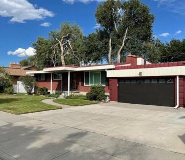 Murray House | NEW! Modern Mountain SKI, 5BR Getaway w/Game Room