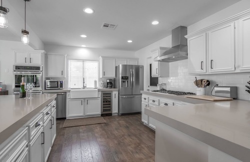Magnesia Falls Cove House | New Modern Remodel! - Ranch Style Villa with Mountain Vistas