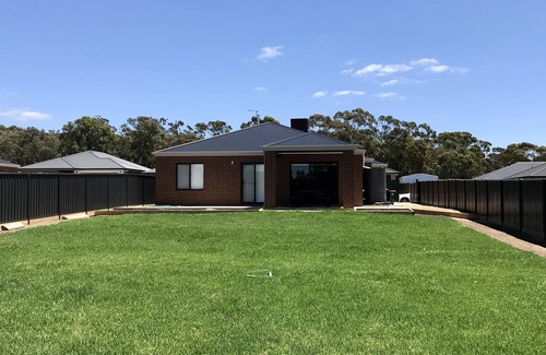 Strathfieldsaye House | New, modern & spacious in a perfect quiet location only 10 minutes from the city
