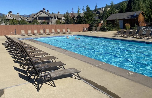 Ronald House | *NEW*Mountain Lodge Retreat @Rosyln Ridge-come enjoy the beauty of the outdoors!