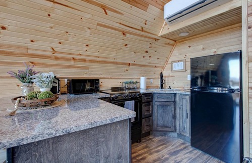 Stanton Cabin | New! Mountain Top A-Frame cabin, The Triangles-Gorgeous View, Hot Tub!