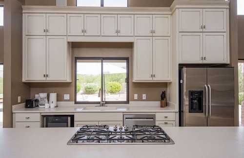 La Buena Vida Estates House | NEW! Mountain View Retreat with Hot Tub & Pool!