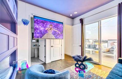 Katie Hill Neighborhood House | NEW Nash Eras - Rooftop Decks with Hot Tub - 15 Beds