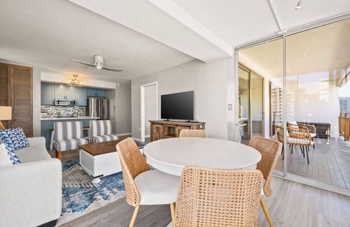 Tantalus Apartment | [New]Ocean + Sunset Views | Parking | Kitchen | WD
