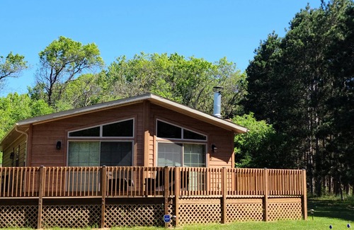 Springville House | New on market. Cabin with 3 beds and 3 baths surrounded by forest