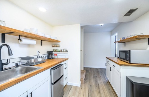 Dundee Bed & Breakfast | New One Bedroom B&B Walking Distance to Downtown Dundee!