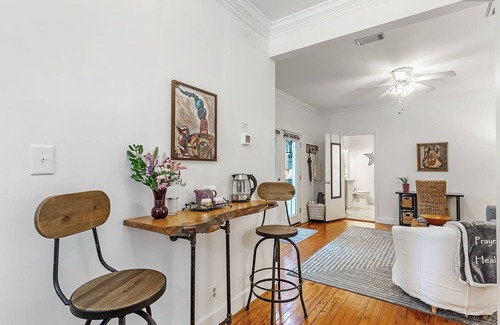Fairhope Apartment | New Orleans at Jubilee Suites Bed & Breakfast. 1K/1B