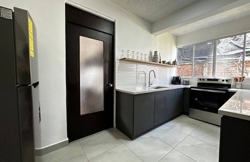 San Salvador House | [New!] Outstanding BIG 5-Bedroom House in San Benito with Big Garden!n