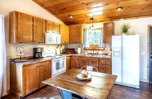 Robbinsville House | *New Owner Special* Cozy Cabin with mountain views