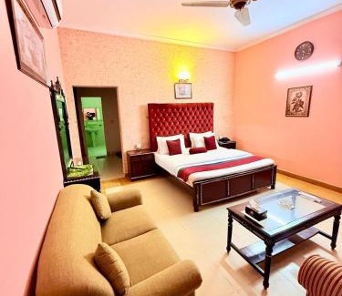 Johar Town Hotel | New Pakeeza Hotel