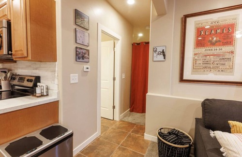 Draper Condo | New! Paragliding Paradise | Hot Tub | Grill | View